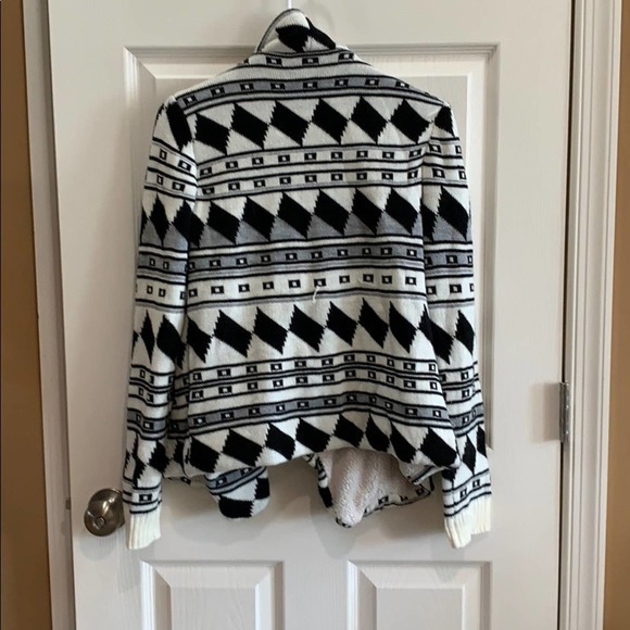 Sherpa lined sz LG sweater - Picture 3 of 4